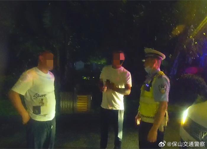 行车途中发现钥匙丢了，交警驱车百里寻回