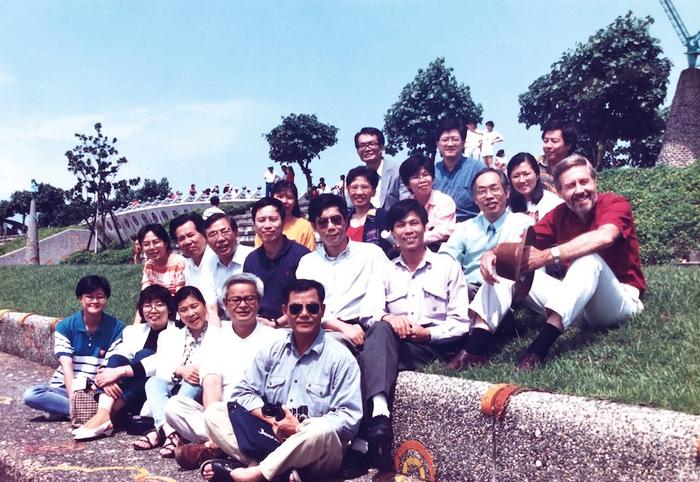 图29:参观宜兰市运动公园。二排左三李亦园,三排右一武雅士。