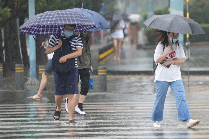 紧急提醒！大范围强降雨开始了！青岛雨最大的地方，是在这里……