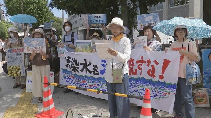 25日，大约150名市民团体成员聚集在国会大厦前举行抗议活动，高喊“大海不是垃圾桶” 图自TBS新闻