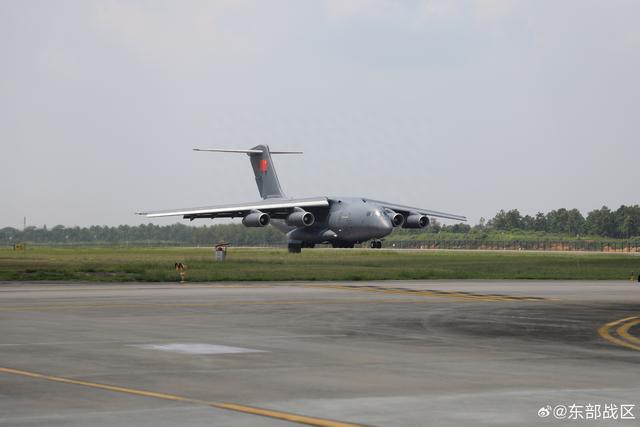 东部战区空军某场站完成同场多机种保障任务