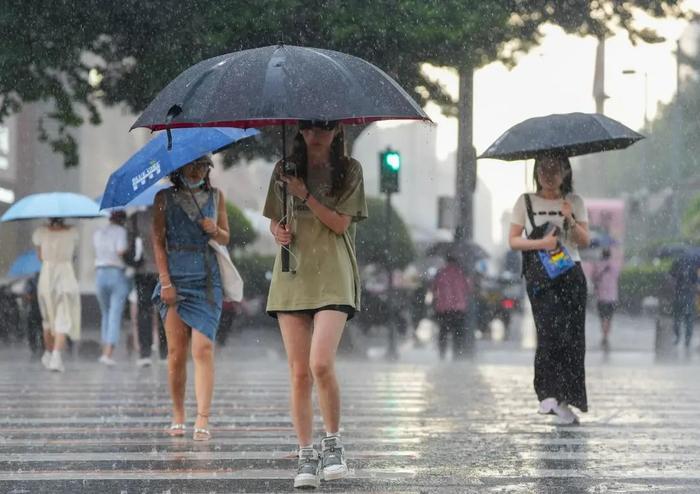 弱冷空气+风雨继续袭粤！“苏拉”将结束转圈圈，对广东的影响是……