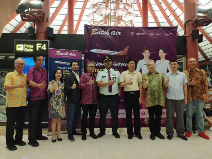 组团来渝”打卡“！重庆迎来今年首个印尼入境包机旅游团