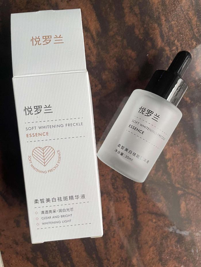 嘴角有斑怎么做才能有效保湿美白，所推荐3款炙手可热称心的戈尼县精粹(图2)