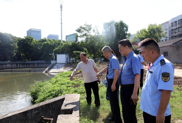 图片新闻丨湖北荆州沙市：对辖区内湖、渠的水质和水域环境进行实地走访调研