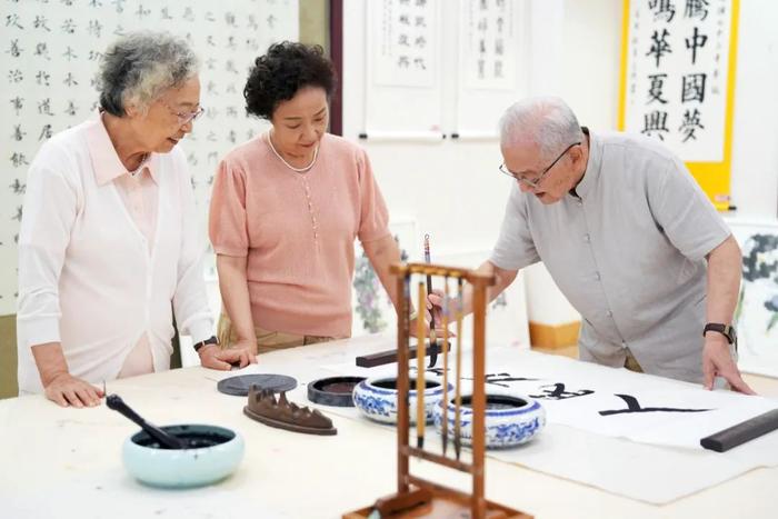 大爱城养老运营公司与中国老年学和老年医学学会签署战略合作协议