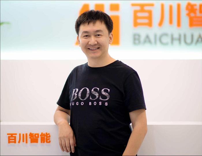 王小川发布开源大模型Baichuan2，称中英文全面超越美国Llama 2｜钛媒体焦点