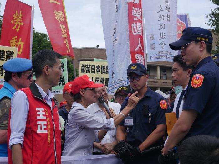 “要食安，不要核食”，岛内数十个政党团体举行抗议活动