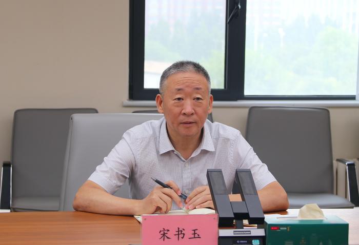 河南洁石实业集团董事长、宝丰酒业有限公司董事长王若飞一行到访中国酒业协会