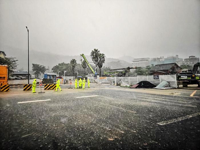 【图集】珠三角突发特大暴雨：多地停课，部分地铁停运