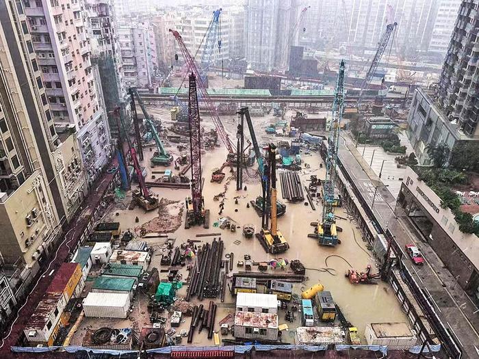 【图集】珠三角突发特大暴雨：多地停课，部分地铁停运