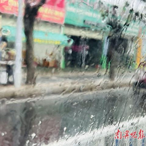什么是黑色暴雨预警 w300h300z1l10t10q600eb.jpg
