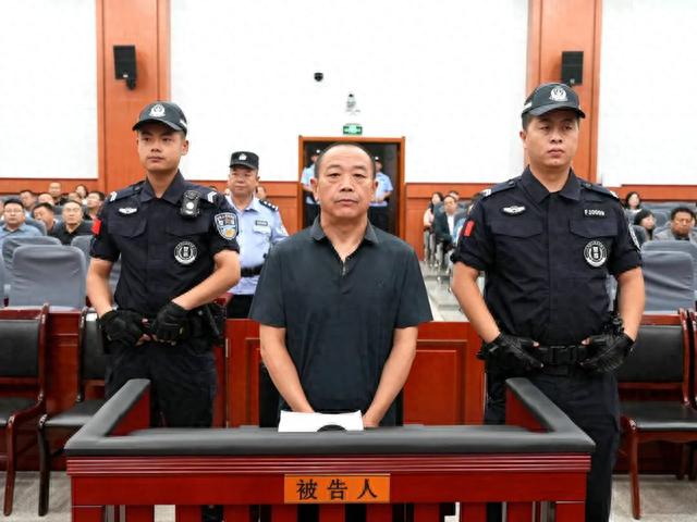 曾靠法事自保的甘肃厅官李宗文受审，被控受贿2500余万