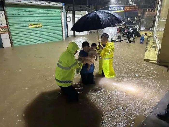 深圳紧急提醒：尽量待在室内！深圳水库泄洪 雨情最新进展