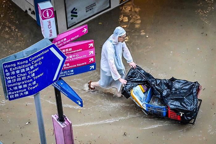 【图集】珠三角突发特大暴雨：多地停课，部分地铁停运