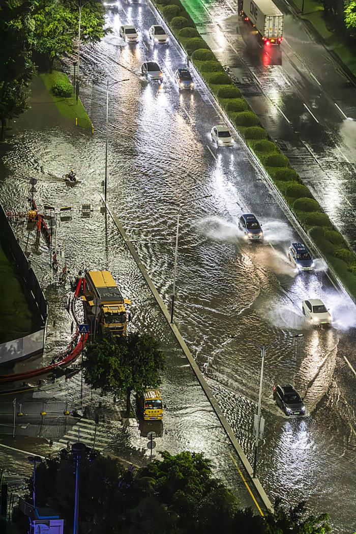 【图集】珠三角突发特大暴雨：多地停课，部分地铁停运