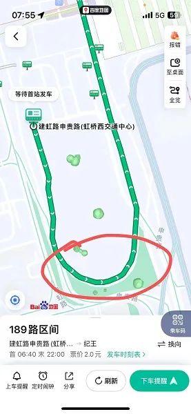 上海这里的网约车司机，为何总在公交车道上接打电话？