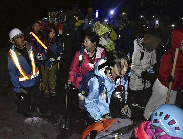 富士山客流量火爆 ，日本或将限制登山人数