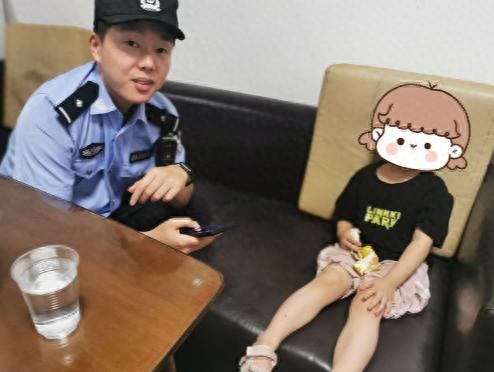 “心大”的姐姐弄丢五岁小女孩，还好遇上了心细的警官