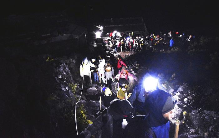 富士山客流量火爆 ，日本或将限制登山人数