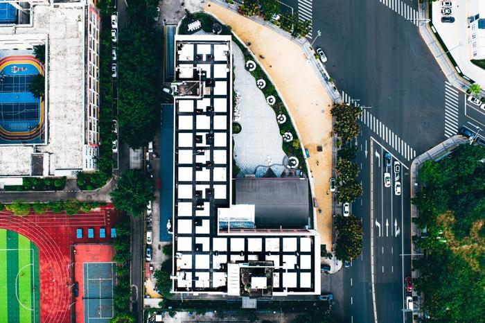 城事｜“二维世界”的成都：摄影师发现楼顶的26个字母