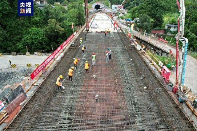 柳梧铁路全线首座桥梁工程主体完工