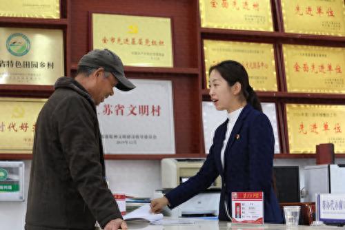 江苏省宿迁市沭阳县新河镇双荡村党总支副书记李敏——“花乡”共圆致富梦