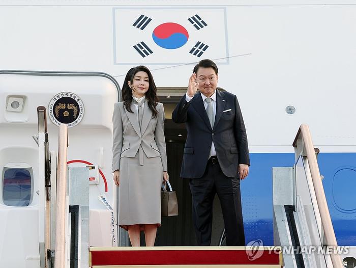 尹锡悦夫妇乘专机前往美国纽约参加联大会议。图片来源:韩联社