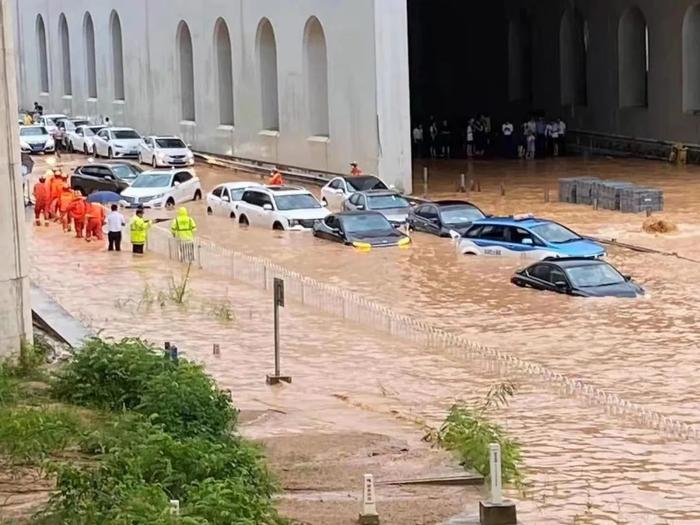 爱车在暴雨中被泡水，保险到底赔多少？