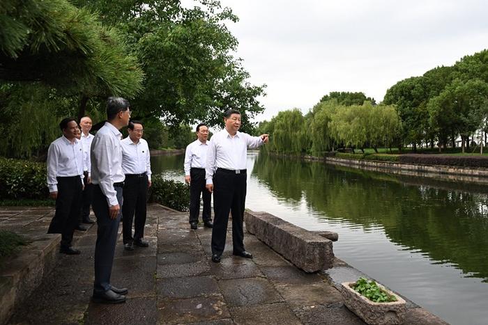 9月20日下午,习近平总书记在浙东运河文化园考察。新华社记者 谢环驰 摄