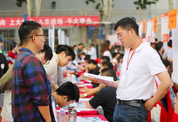 山东青岛：大学生专场双选会助力毕业生就业