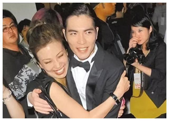 娱乐圈明星婚姻:小鲜肉嫁大妈,真爱还是猫腻?