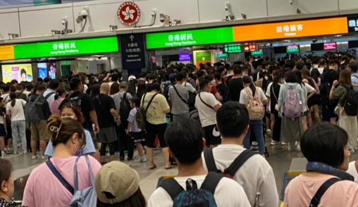 6万内地人疯抢，香港身份快不够用了