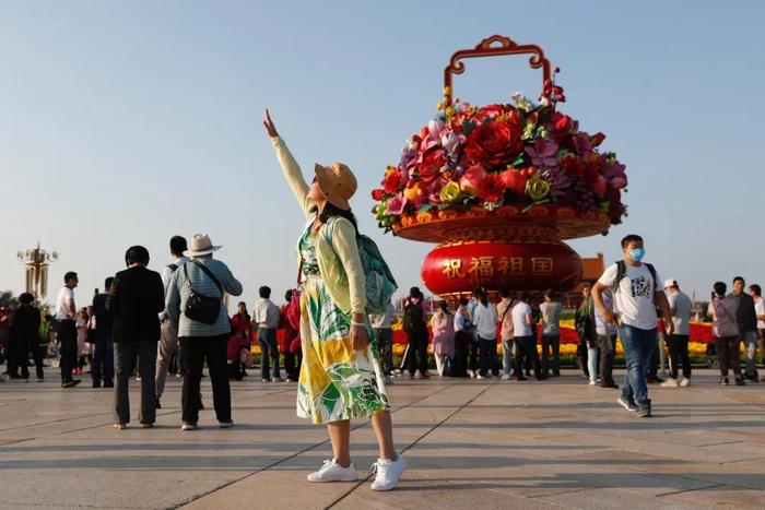 “祝福祖国”巨型花篮正式亮相，盘点十年国庆花篮