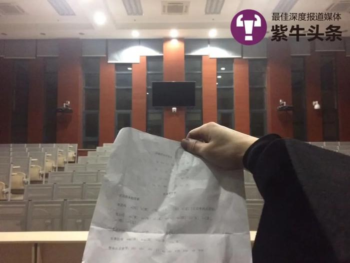 【紫牛头条】听障小伙拍汉服变装视频圈粉网友，还将国风设计用到玩偶上