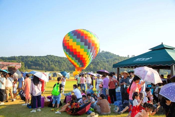 火锅、音乐、露营…所有的快乐元素都在这儿，放肆去野吧~