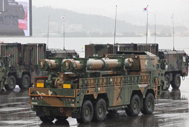 韩国高调阅兵展示“秘密武器”，外媒：为向朝鲜展示“更强硬立场”