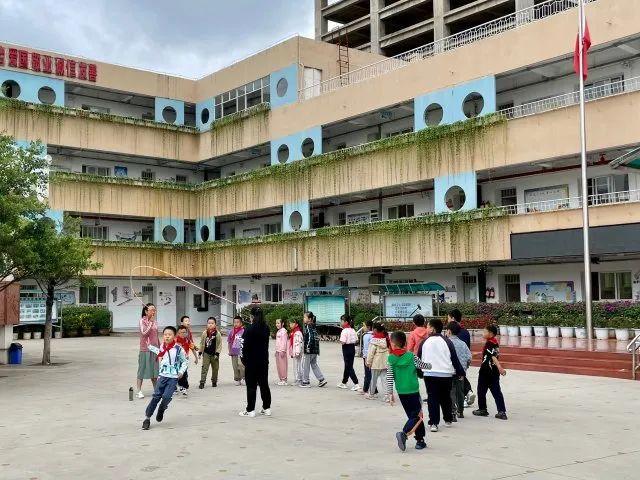 昆明这所占地9亩的小学，出了5名世界冠军！