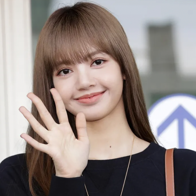 Lisa疯马秀首演内场照曝光：她标榜的 自由 ，却背刺了上亿女性