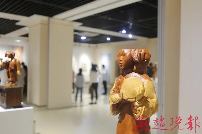去石博看“天津美术学院五人艺术展”