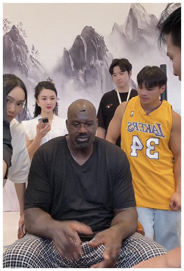奥尼尔火腿事件引爆小杨哥直播间!峰值超130万,差点封号!