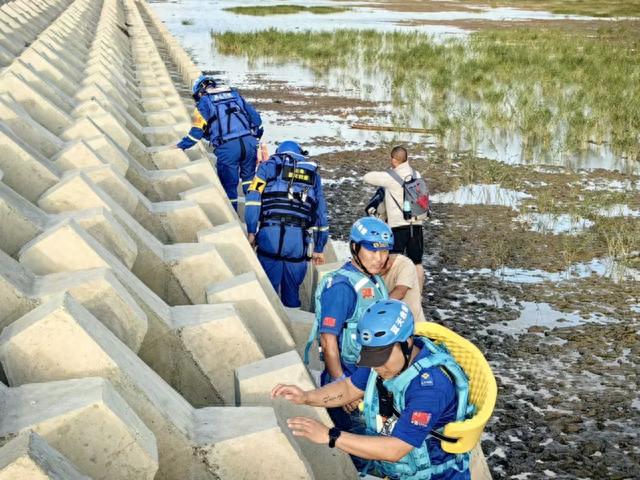 上海4岁女童走失：在水边摔倒后消失在海浪中，已失踪超40小时，警方通报