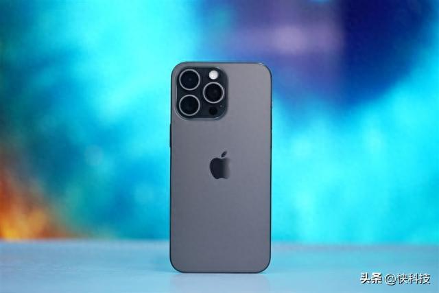 变化最大的“超大杯”！iPhone 15 Pro Max详细评测：依然是直板机皇