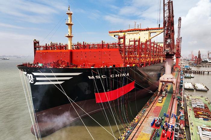 “地中海·中国”号提前交付，系全球装箱量最大级别的集装箱船型