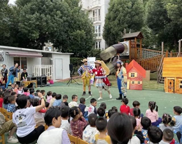 当安全教育遇上童话剧：上海新泾镇儿童看表演学知识