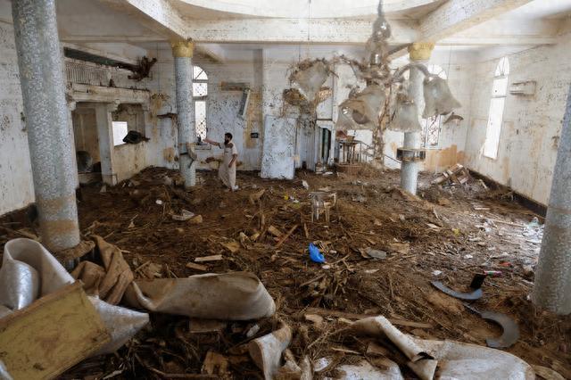 2万人遇难的利比亚洪水背后：踩在灾后废墟上的权力家族