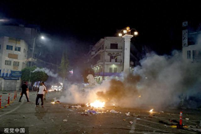 巴勒斯坦民众抗议加沙医院遭袭，并与巴安全部队发生冲突