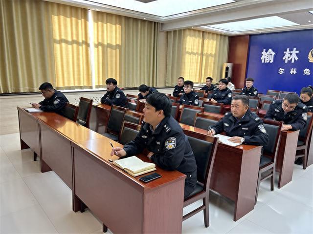 神木公安尔林兔派出所组织学习《陕西省公安机关监督问责十条规定（试行）》