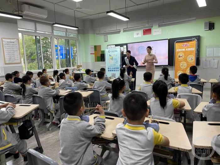 米宝宝街角“儿童用餐礼仪培训”进校园 教孩子们珍惜粮食和用餐礼仪