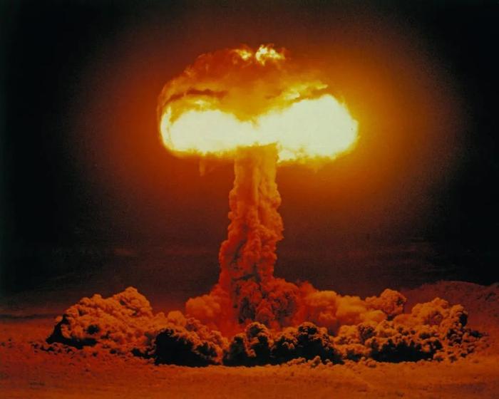 原创丨美国核试验，以色列封媒体，重大事件即将爆发！